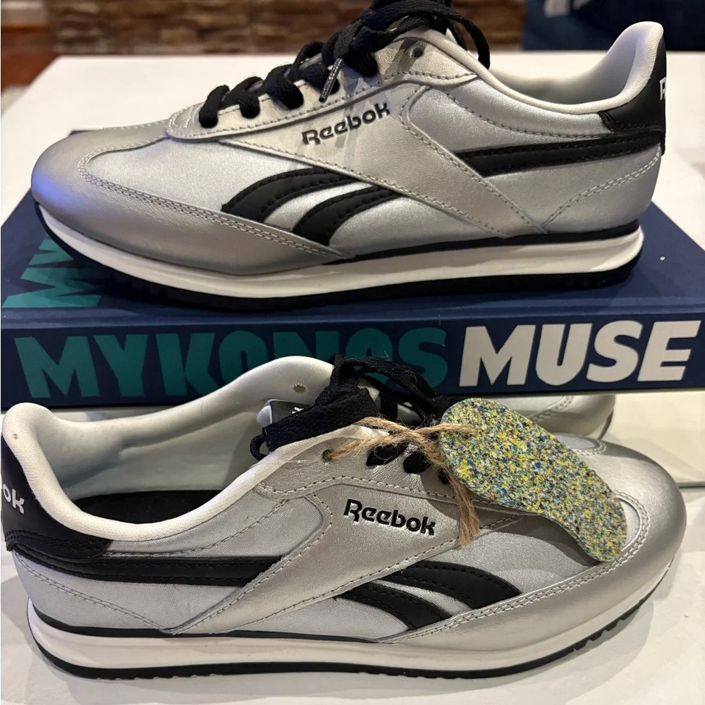 Reebok‎ World 70 Retro Sneakers Metallic Silver and Black Trainers NWT